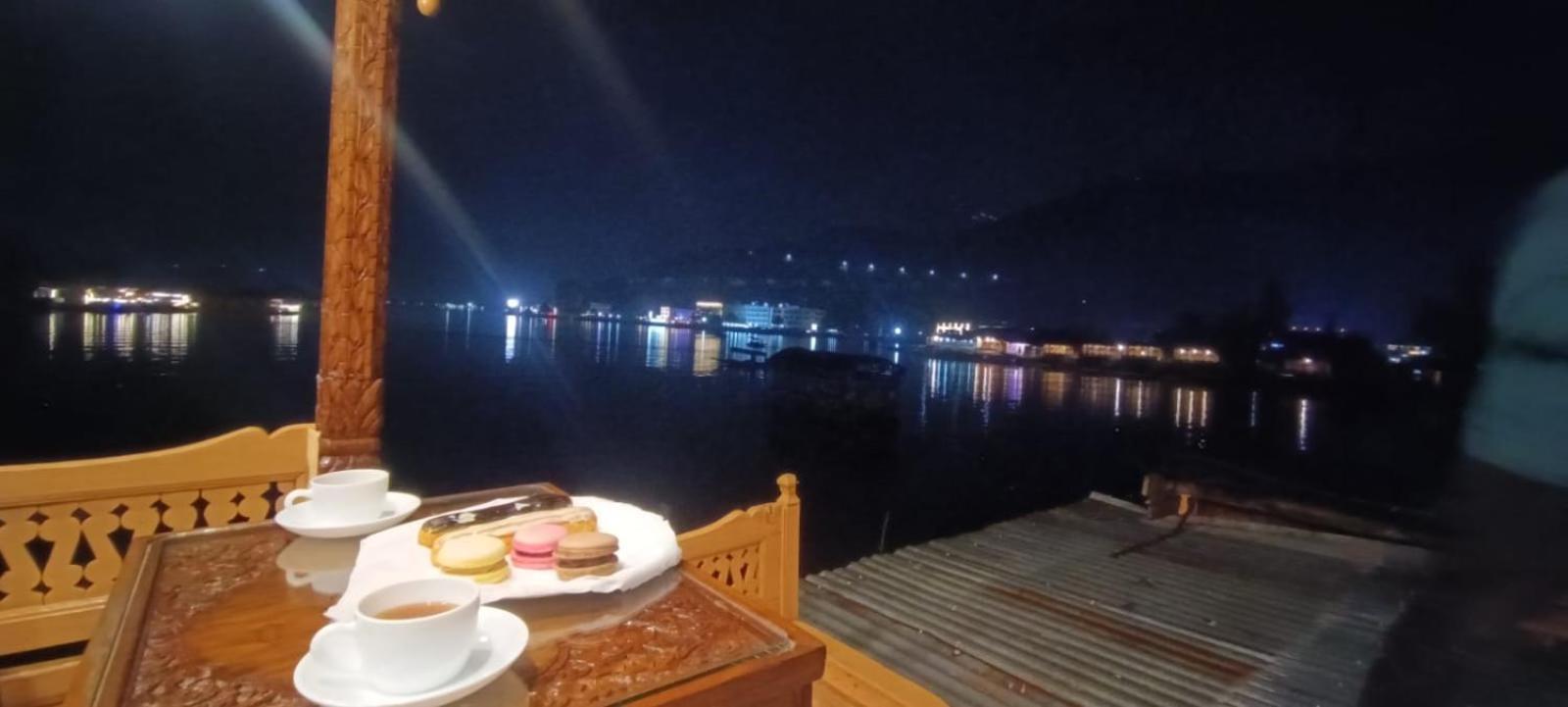 Houseboat Aristotle Excellence Hotel Srinagar  Exterior photo