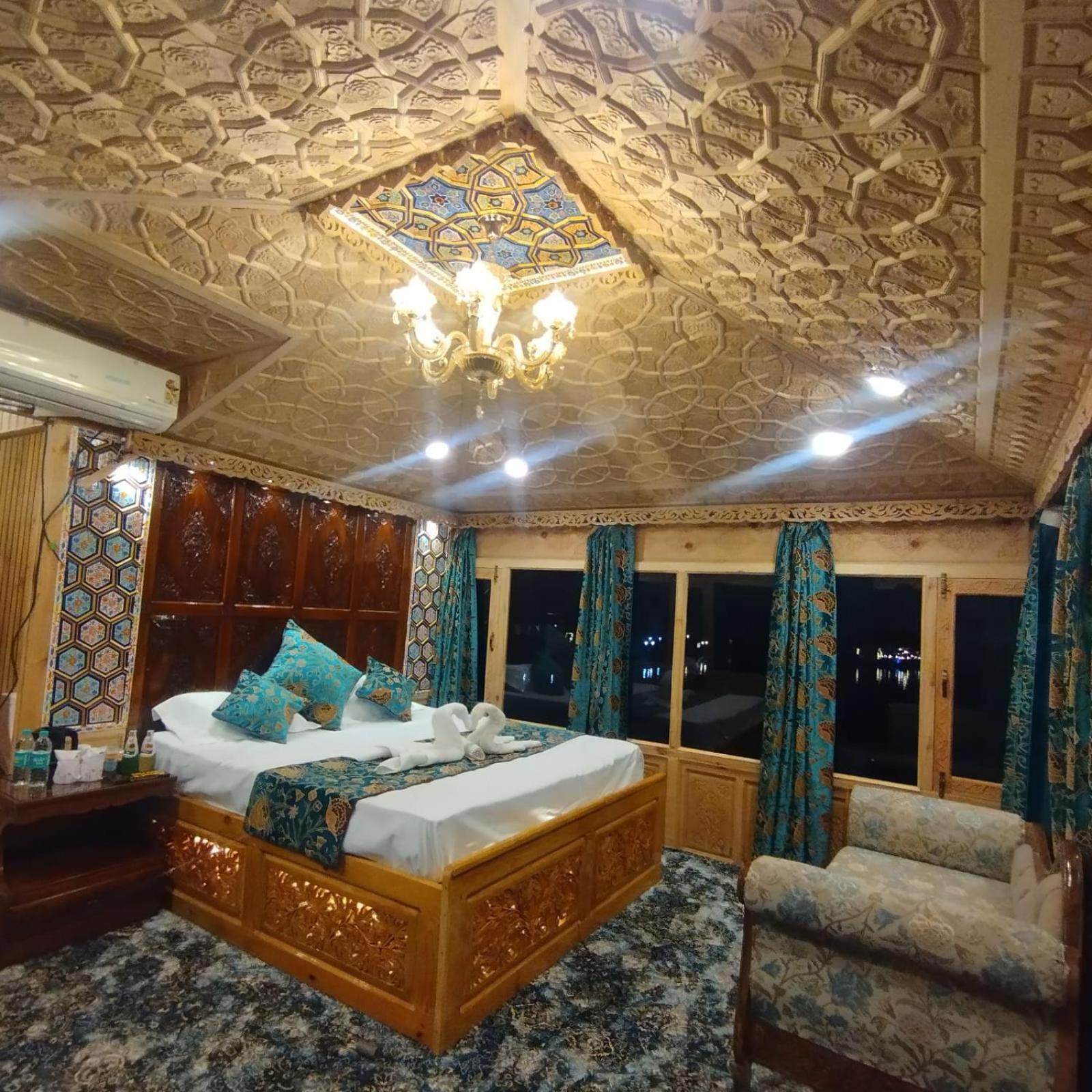 Houseboat Aristotle Excellence Hotel Srinagar  Exterior photo